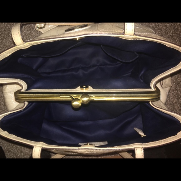 Ivory Genuine Leather Authentic Coach purse - Picture 4 of 6